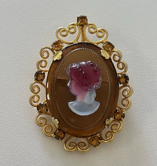 Vintage Juliana Cameo for Celebrity NY Gold Tone Brooch Pin Pendant