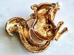 PATRIOTIC SQUIRREL BROOCHCostume Pearl Nut.Red/White/Blue Enamel Rhinestone Pin!