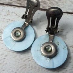 Vintage Clip On Earrings Sky Blue Circle Just Under 1″ – Loose Clips