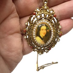 Vintage ART Arthur Pepper Cameo Portrait Pendant Necklace Gold Tone Ornate