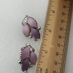 Vintage 1950s Pink Thermoset Lucite Leaf Clip-On Earrings Silver Tone Retro MCM