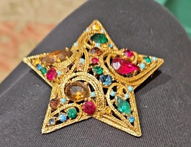 La Roco 1950s Star Brooch Colorful Gold Tone Rhinestones Textured Gold Plate