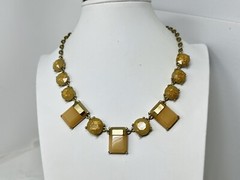 Gorgeous Ann Taylor LOFT Goldtone Peach Gold Lucite Inset 18″ Necklace