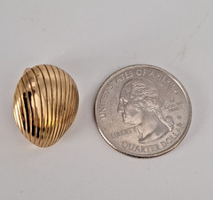 Vintage Monet Gold Tone Scallop Shell Clip On Earrings Coastal Chic Resort Beach