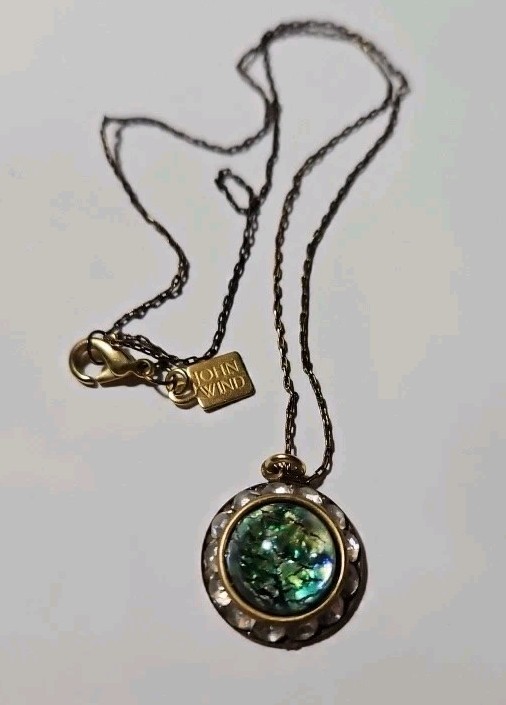 John Wind Maximal Art Green Iridescent Pendant 16″ Antiqued Necklace Estate VTG