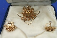 1950’s Vintage Jewels of Elegance Emerald Simulant Brooch & Earring Set