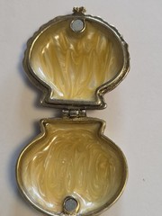 Vtg Monet Shell Trinket Box 2 “x 2″x1” from Discontinued “Sea Shell Collection”
