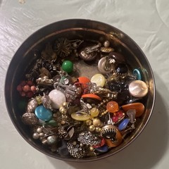 Women’s vintage shirt pins and earrings great condition from 1960s to 1930s ￼