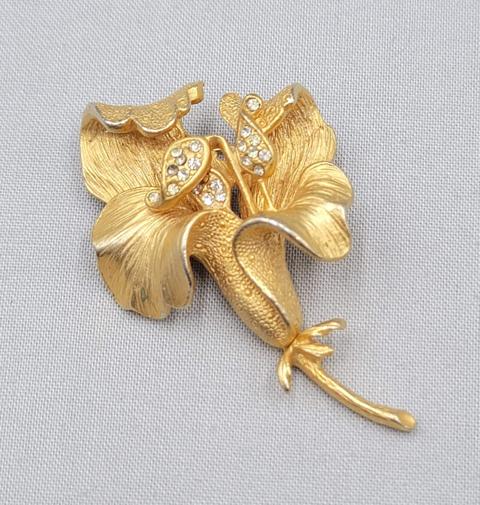 Vintage Flower Brooch Brushed Gold Plated Rhinestone 2.5″ One missing stone