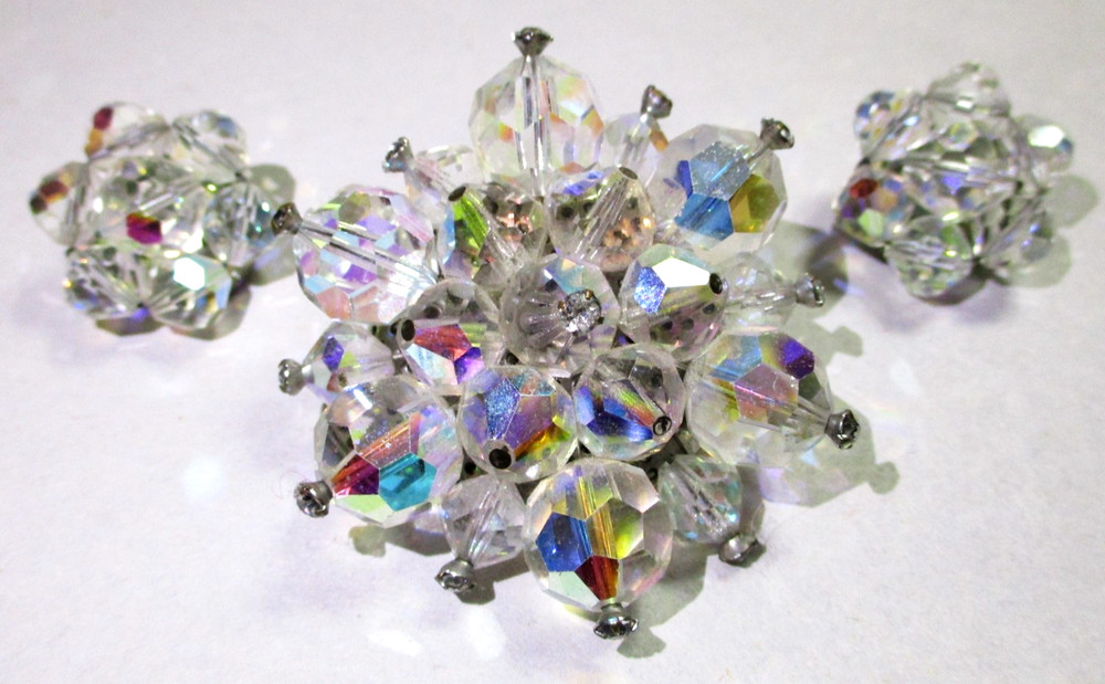 VINTAGE AURORA BOREALIS CRYSTAL BROOCH PIN & CLIP ON EARRINGS, 2″ FACETED BROOCH