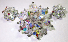 VINTAGE AURORA BOREALIS CRYSTAL BROOCH PIN & CLIP ON EARRINGS, 2″ FACETED BROOCH