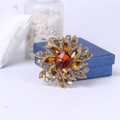 Hot Sale Luxury Women Crystal Flower Brooches Elegant Lady Vintage Plant Pins
