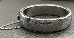 VTG Hinged Bangle Bracelet Floral Silver Tone Engraved Foliage Safety Chain 7”