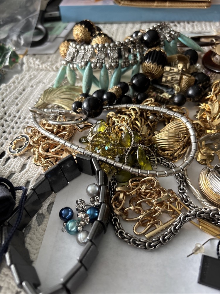 Lot Of Vintage Jewelry 50 ++ Pieces. Reseller Lot Some Signed. Not Tested.