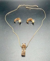 Vtg Gold Tone Channel Set Crystal Baguette Pendant Necklace / Post Earrings Set