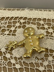 Vintage Gingerbread Man Liz Claiborne Christmas Pin Brooch Gold Tone