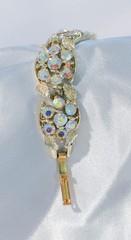Stunning Vintage BSK Gold tone leaf and Aurora Borealis cluster stone bracelet