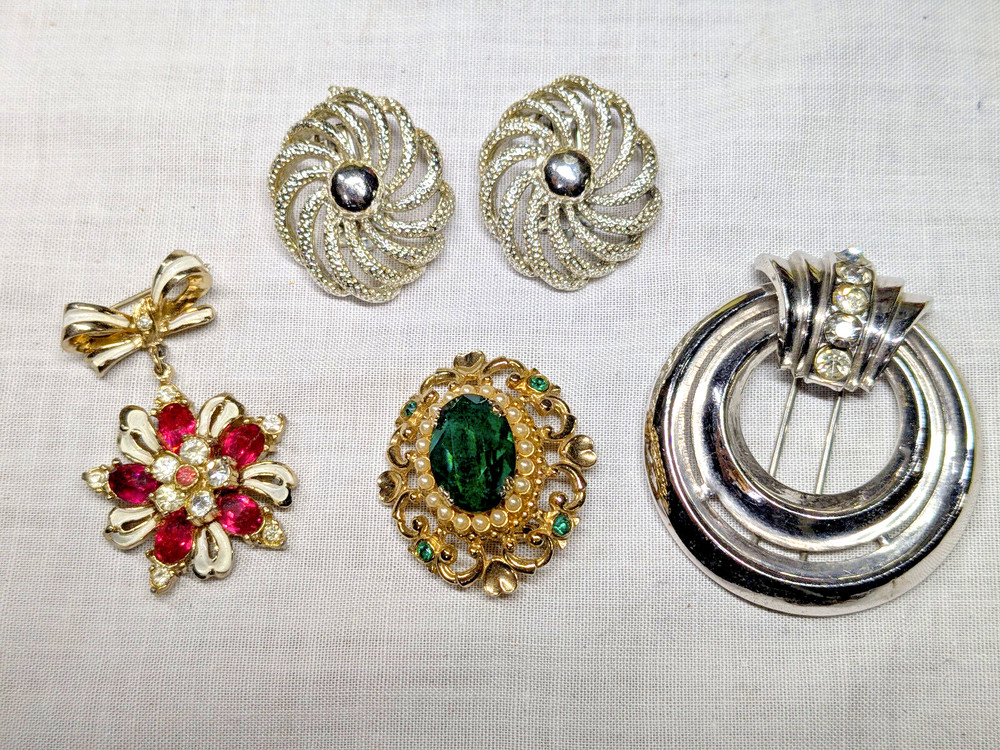5 Pc Vintage Brooch & Earrings Lot 1960’s Dangle Brooch Clip ons All Coro Pieces