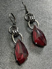 Vintage 2.2” Red Faceted Lucite Dark Metal Hinged Dangle Earrings