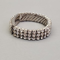 Vintage Expandable Clear Rhinestone Bracelet Hidden Compartment 6 1/8″ Stretch