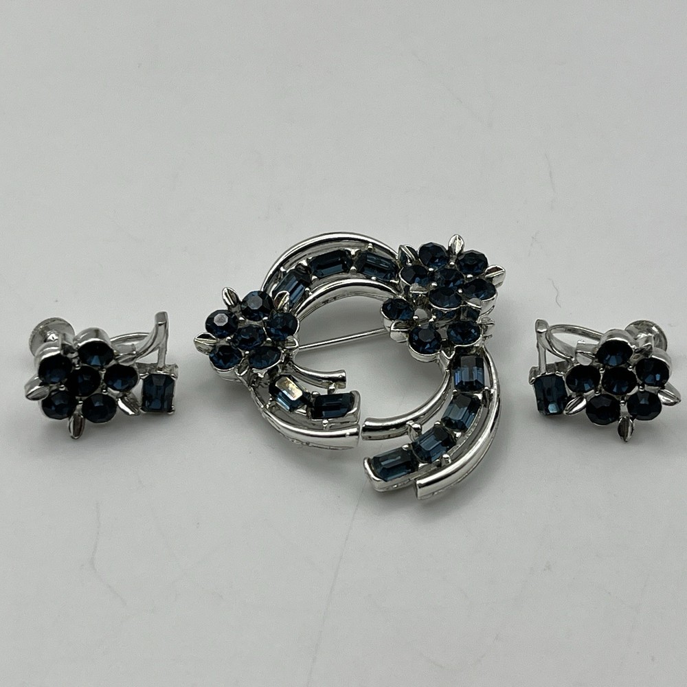 VINTAGE LISNER RHINESTONE Deep BLUE BROOCH and EARRINGS