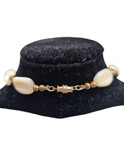 Vintage Iridescent Mother of Pearl Stone Necklace with Barrel Closure