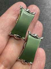 Vintage Pat Pend. Signed Green Thermoset 1.2” Retro Silver Tone Clip Earrings