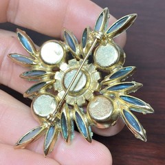 MCM Light Aqua Blue Glass Faceted Prism Rhinestones Pin Brooch 2.5” Goldtone Vtg