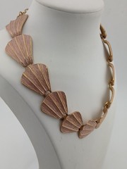 Mid-century gold tone pink/peach clamshell enamel panels design chocker necklace