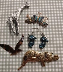 Animal Jewelry Lot Of 5 Pins Earrings Cats Cougar Butterfly Giraffe Birds Unique