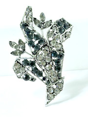 Vintage WEISS Signed Brooch 3″ Black Diamond, Jet, Clear Rhinestone Floral Spray