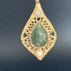 Stunning Vintage Tear-Drop Jade, Pearl, & Diamond Gold-Tone Pendant & Necklace
