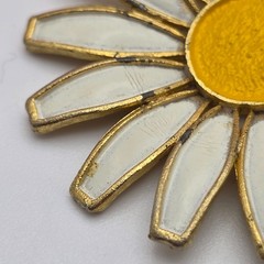 Vintage Weiss White Daisy Flower Brooch Ladybug Gold Tone Enamel 45mm Signed