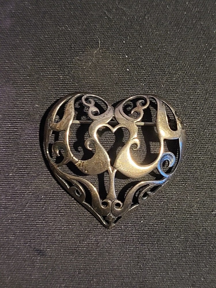 Signed Jezlaine Ornate Scroll Filigree Heart Brooch Pin