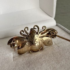 LC Lauren Conrad Gold Bumble Bee Rhinestones Faux Pearl Brooch Pin Jewelry