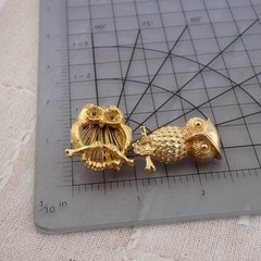 Vintage Pair Set Of 2 Gold Tone Owl Rhinestone Wire Pin Brooches