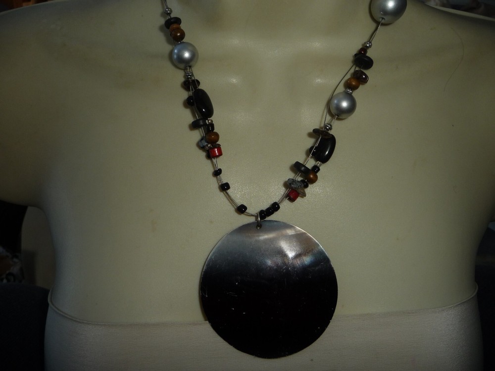 N SIGNED LRG BLACK & GRAY ROUND SHELL PENDANT w BEADS PN WIRE NECKLACE #22/27 A