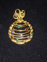 Vintage 1960-1980’s VERO Gold Tone & Rhinestone Christmas Ornament Brooch