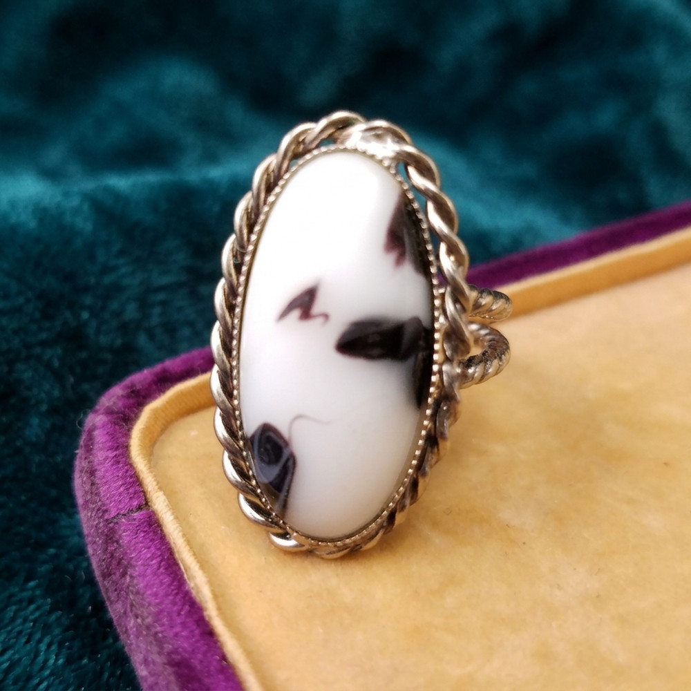 Vintage West Germany Milk Glass Cocktail Ring Black Swirl SZ 7 NOS Jewelry