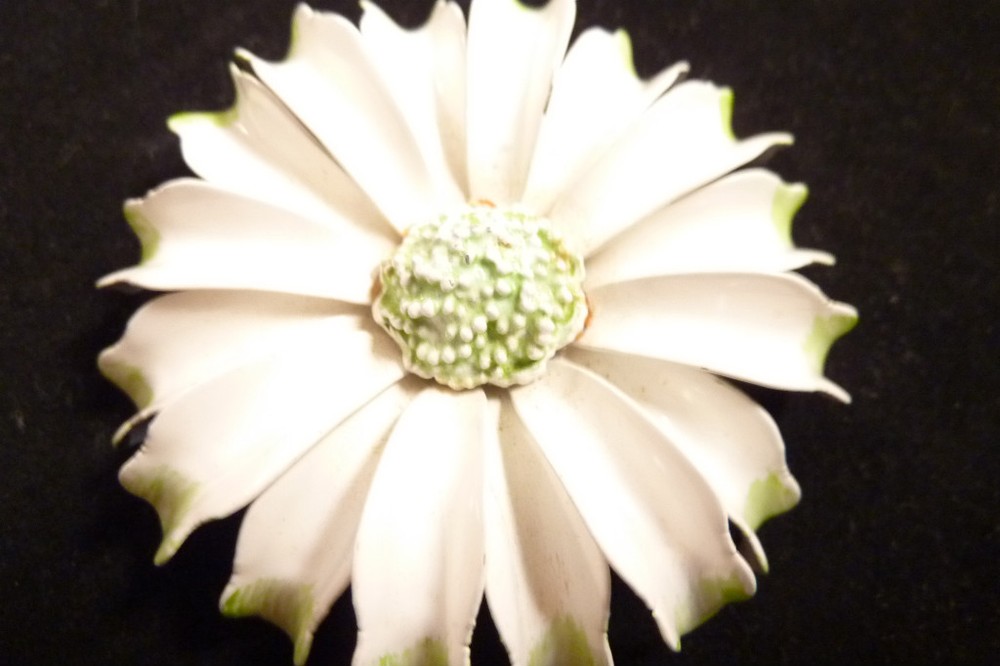 VINTAGE ENAMEL FLOWER BROOCH WHITE AND GREEN