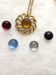 Vtg gold tone mix color changeable cabochon Flower Necklace Pin