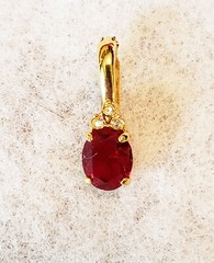 UNBRANDED – RED FACETED RHINESTONE PENDANT NO CHAIN – GOLDTONE