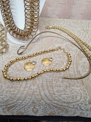 1.25 Lbs Wearable Gold-Tone Jewelry Lot. Maybe Vintage To Modern. #3