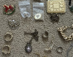 Huge Vintage Estate Costume Jewelry Lot About 125 Pieces Many Wearable