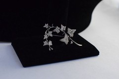 VTG Metropolitan Ivy Leaves Rhinestone Vine MMA MAd 925 USA Brooch