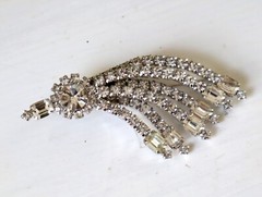 Pretty Vintage Clear Glass Rhinestone Brooch Shooting Star Design 3.5 in Size