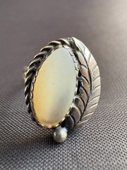 Vintage Silver Southwestern Nacre Ring Handmade Leaf Design Size 4.25 US