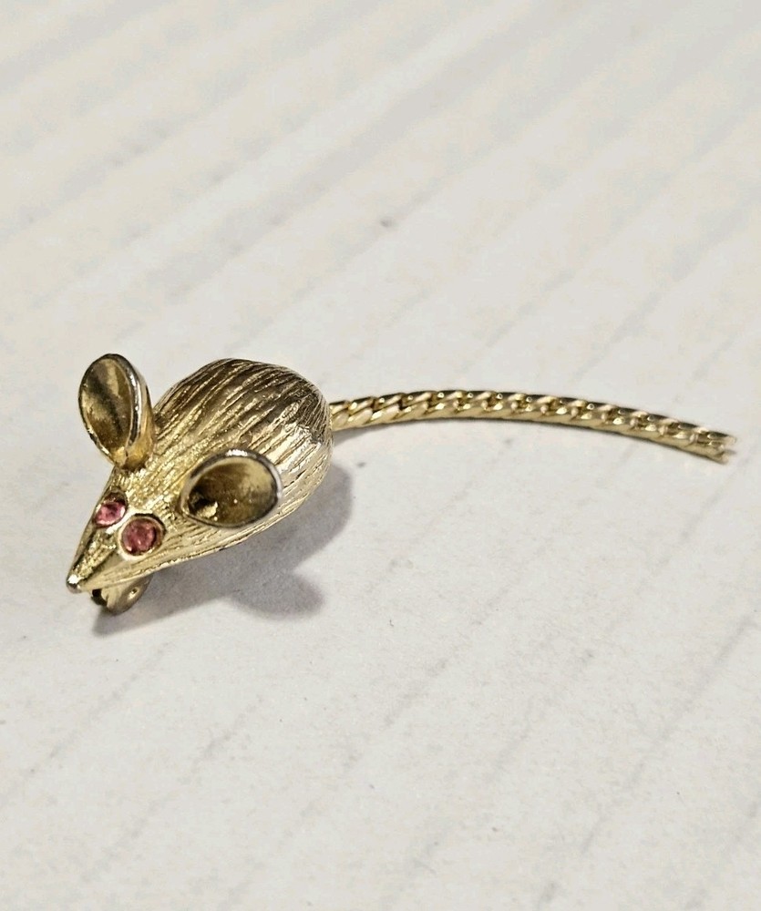Vintage Gold Tone Mouse Pin Back Brooch Pink Eyes Moveable Tail 1 “W Tail 2.25”