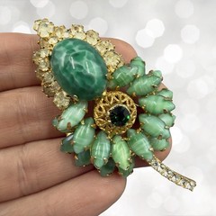 Vintage JULIANA BOOK PIECE 1965 Jade RHINESTONE Gold Filigree BROOCH Pin D&E