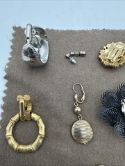 Vintage Jewelry Silver Gold Tone Lot Mismatched Wearable (20 Single Earrings)